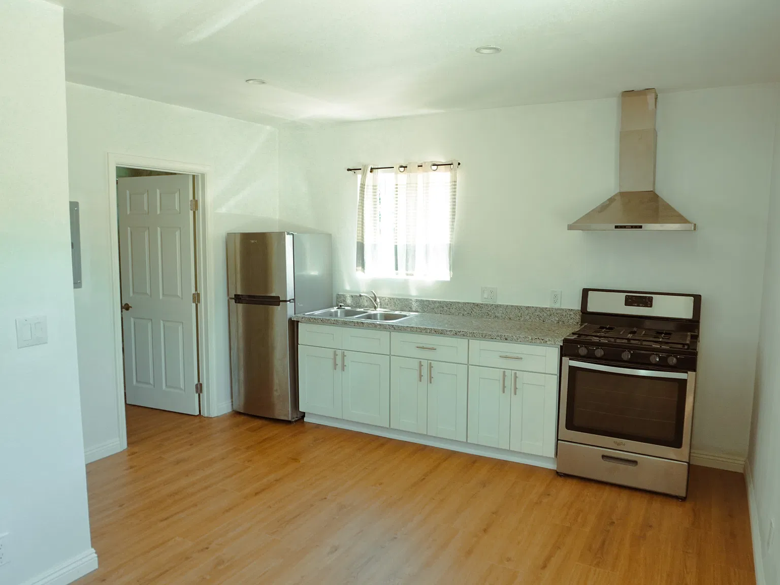 1 bed, 500 sqft, $2,299 — Photo 3