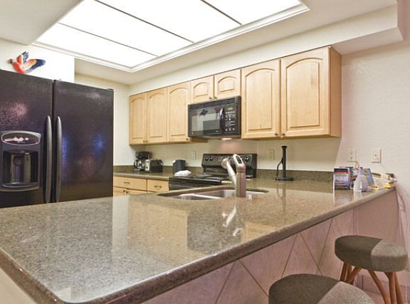 3rd image of 500 Padre Blvd