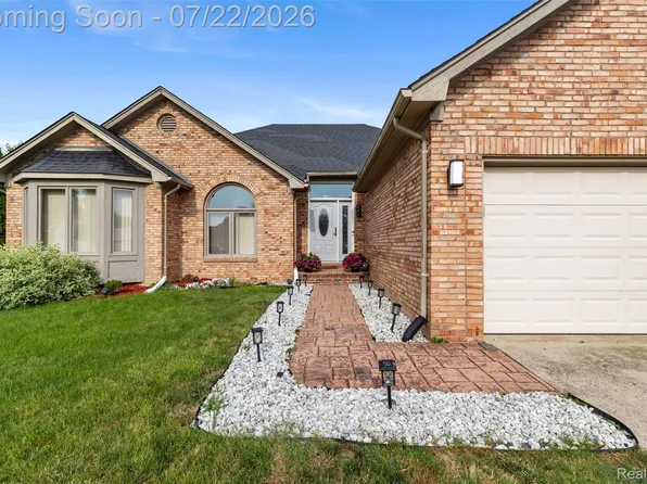 48842 Penrose Ln, Macomb, MI 48044