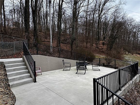 5th image of 208 Northern Dr