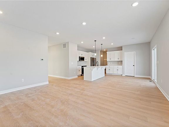 5th image of 1503 SW Meadowlark Ct