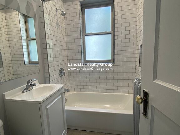 4th image of 1222 W Rosemont Ave APT 1