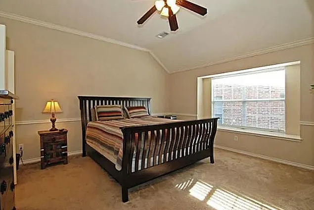 10374 Coach House Ln — Photo 5