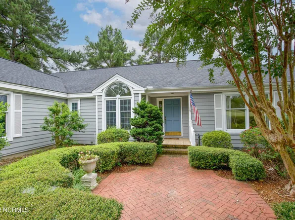 1601 Cabot Cir, Pinehurst, NC 28374