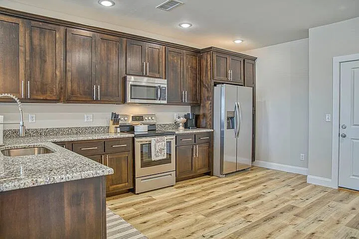 13 N Cedar Ave — Photo 2