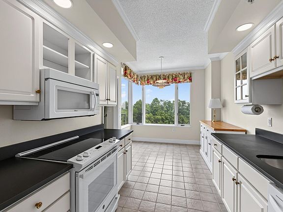 5th image of 500 Crestwood Dr Unit 2306