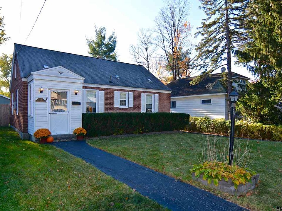1st image of 11 Pine Ave
