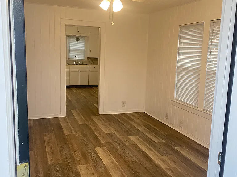 1617 W Avenue M — Photo 3