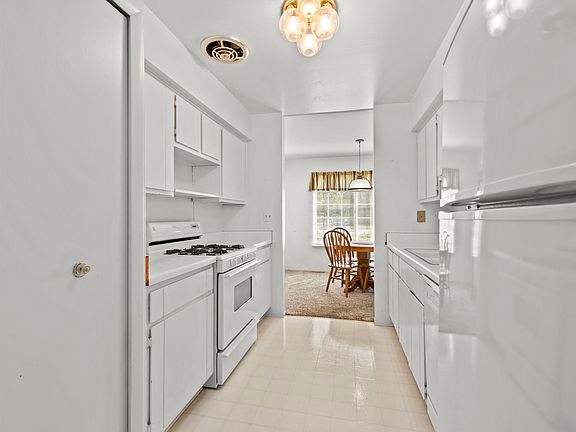 5th image of 1757 Wickham St