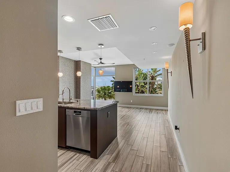 1120 E Kennedy Blvd #1030 — Photo 3