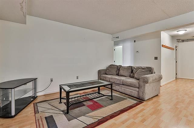 1st image of 5 Blackstone Dr APT 1