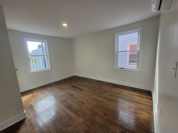 5th image of 158 Summit Ave #28E