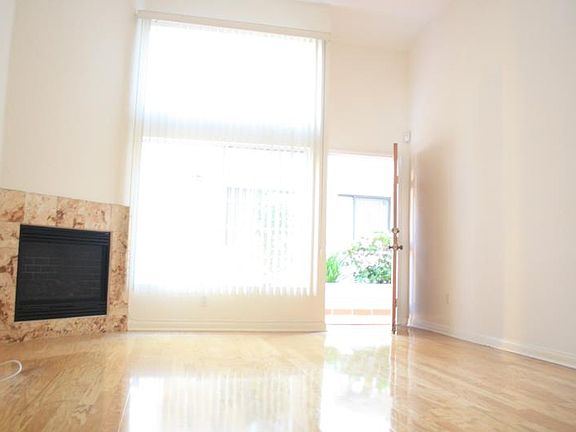 5th image of 1738 Barry Ave APT 8
