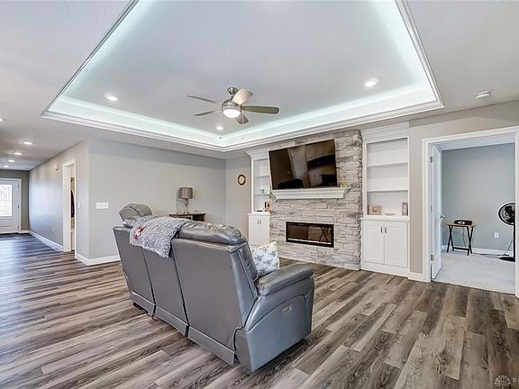 5th image of 1022 E Bentley Cir