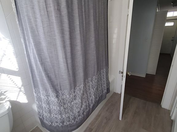 4th image of 516 Breeden St
