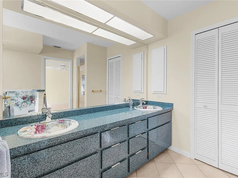9439 Palm Island Cir — Photo 11