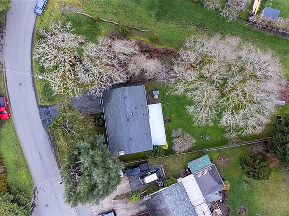 3rd image of 2444 Seine Rd