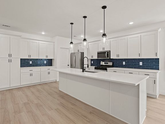3rd image of 129 Faulkner Cir