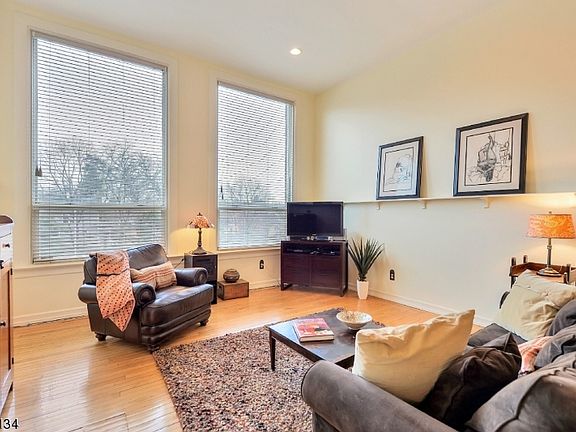 3rd image of 15 Glenridge Ave APT 22