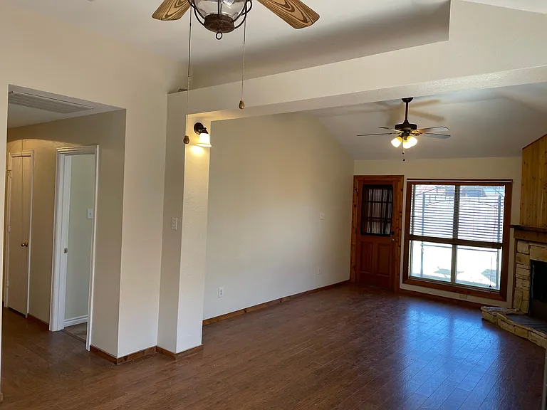 1035 Port Sullivan Dr — Photo 4