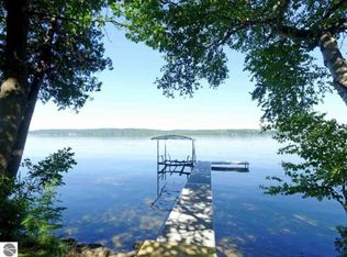 8210 S Lakeview Rd, Traverse City, MI 49684