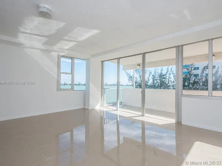 7545 E Treasure Dr #2H — Photo 13