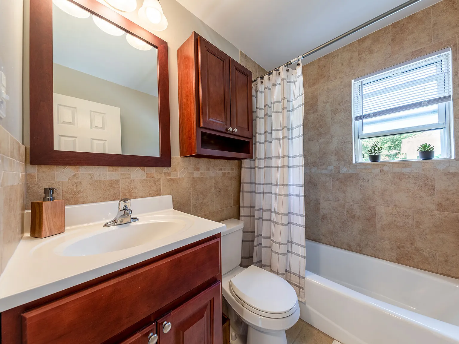 Center Grove Village — Photo 3