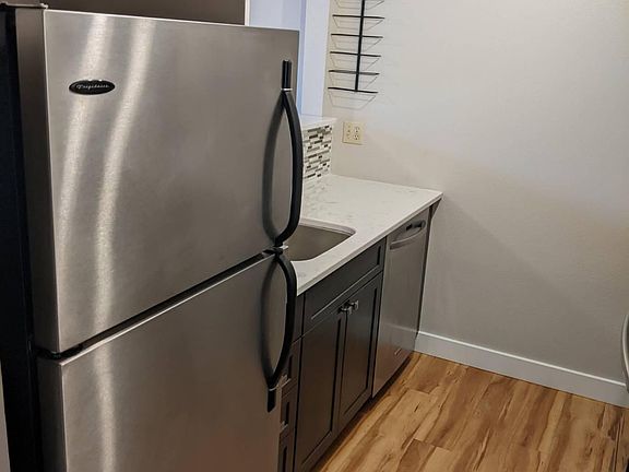 Kitchen (cont)