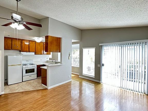 2nd image of 1436 Obispo Ave APT 305