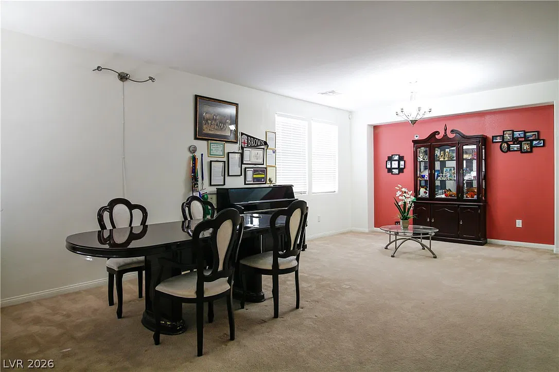 5 bed, 3.0 bath, 3732 sqft, $3,300 — Photo 3