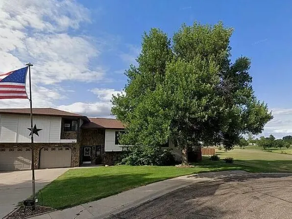818 Mannhaven St, Hazen, ND 58545