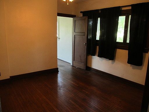 4th image of 12 W Helena St APT 3