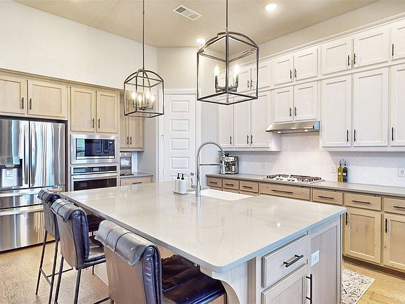 5th image of 2137 Devonblue Dr