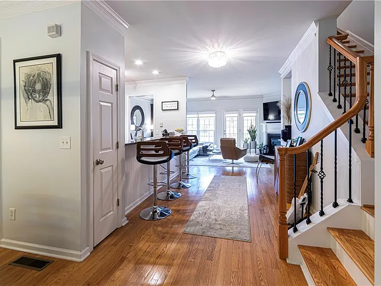 132 Church St — Photo 2