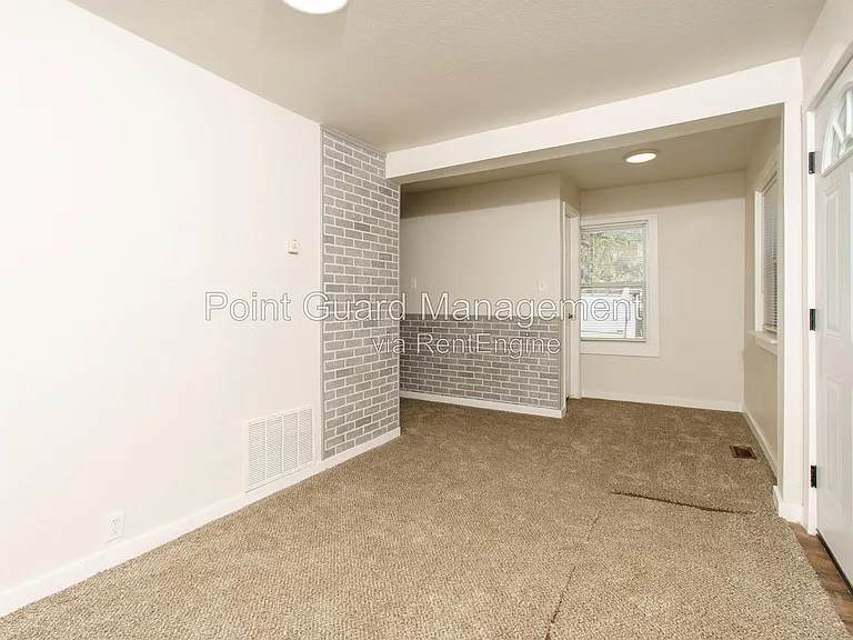 1927 S Mosley St — Photo 3