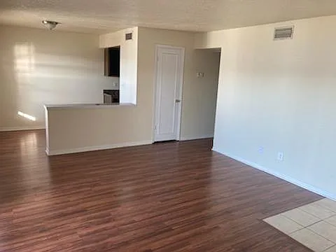103 Pompano Dr SE — Photo 2