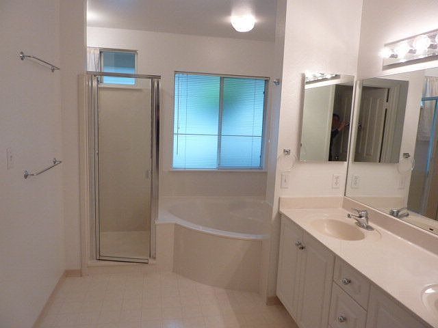Master Bedroom Bath With Tub &#38; Shower
