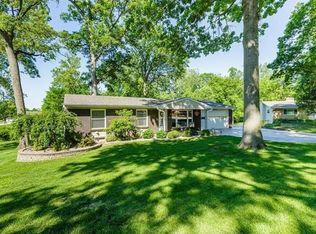 8 Hardwood Ln, Saint Charles, MO
