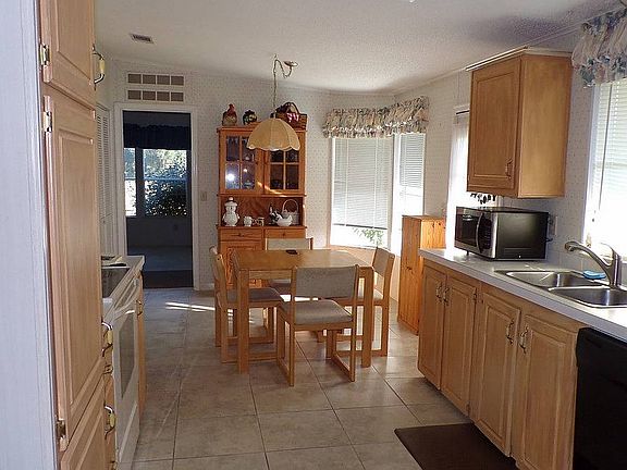 3rd image of 2009 Abbeyview Dr