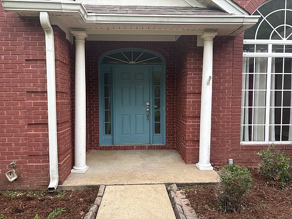 4th image of 560 Cedar Dr