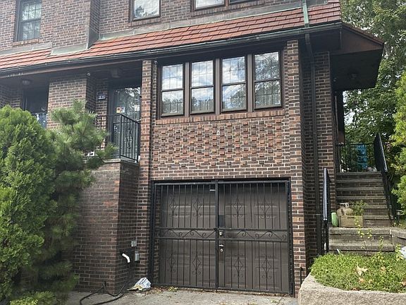2nd image of 116-45 Union Tpke