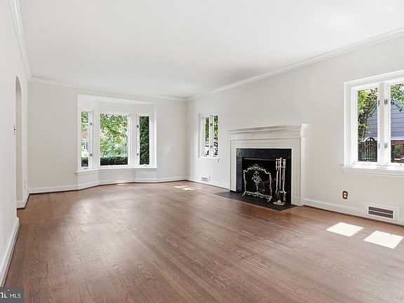 4th image of 2620 Fort Scott Dr