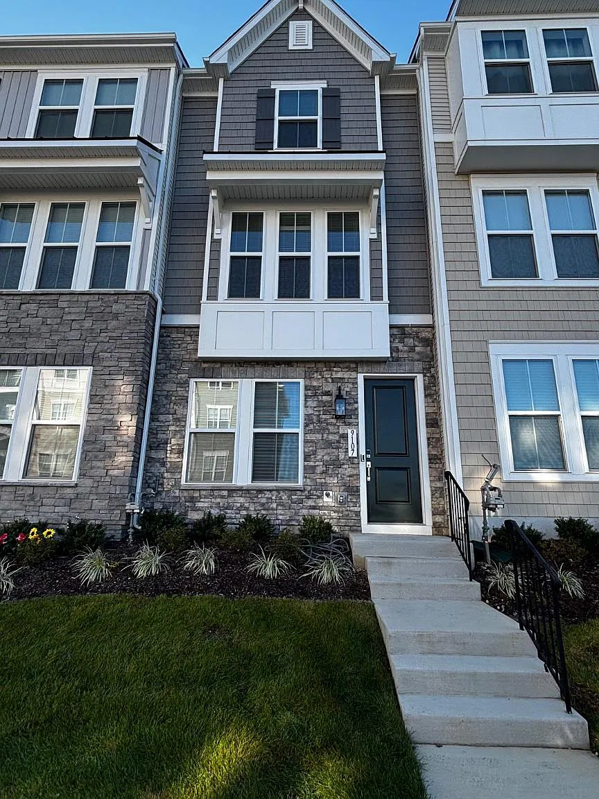 3 bed, 3.5 bath, 1620 sqft, $2,500 — Photo 1