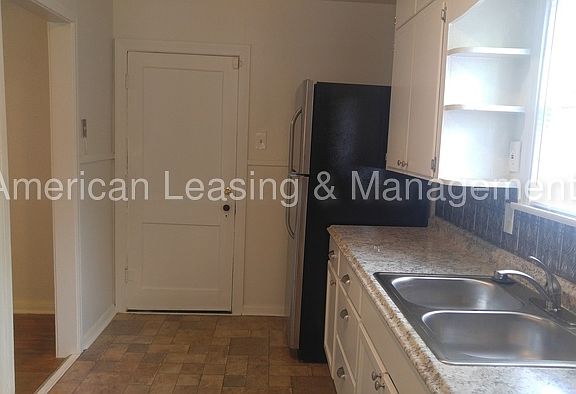 3rd image of 640 W Lucas Dr