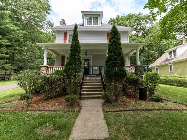 26 Center Ave, Mount Pocono, PA 18344