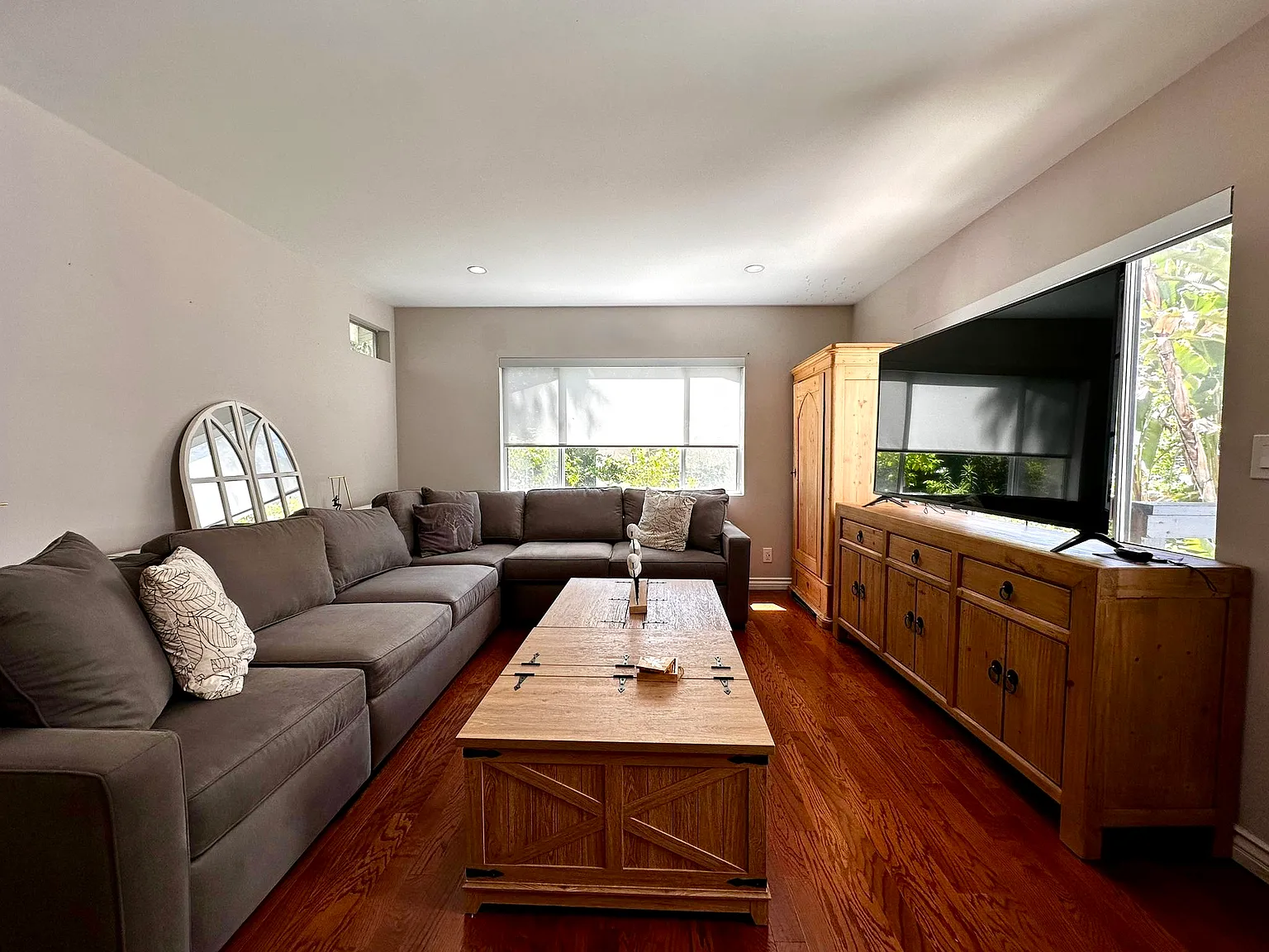 3 bed, 2026 sqft, $9,000 — Photo 4
