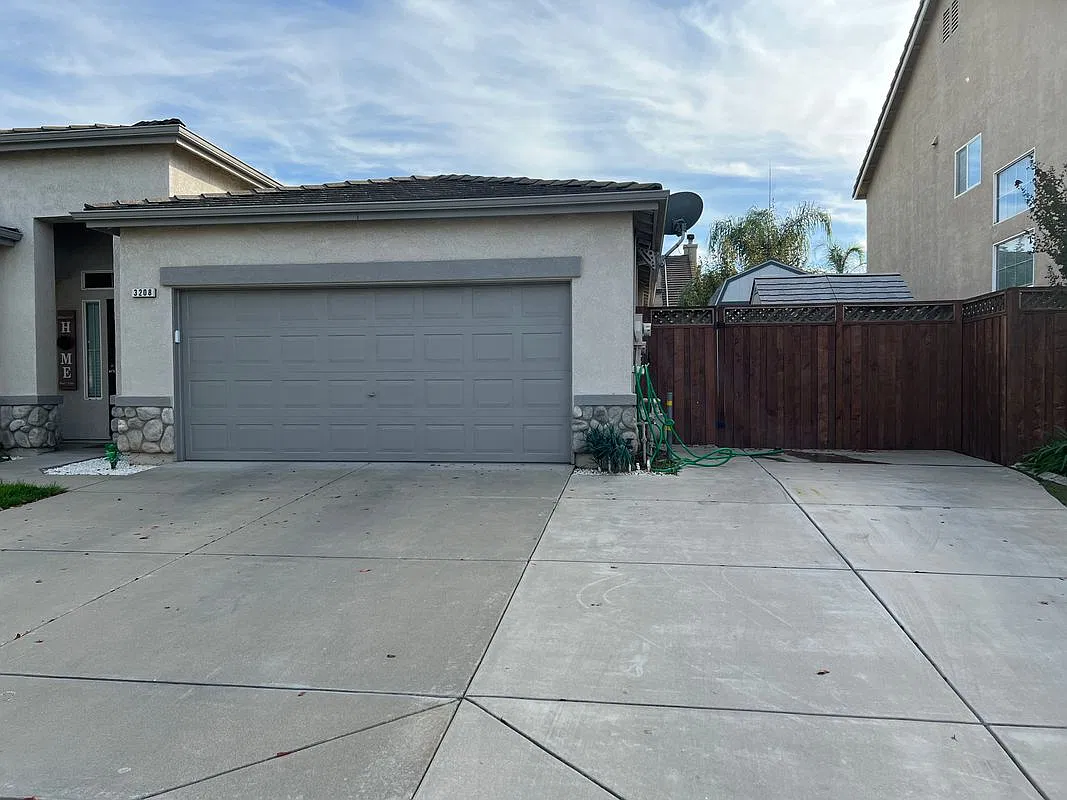 3 bed, 2.0 bath, 1811 sqft, $2,895 — Photo 3