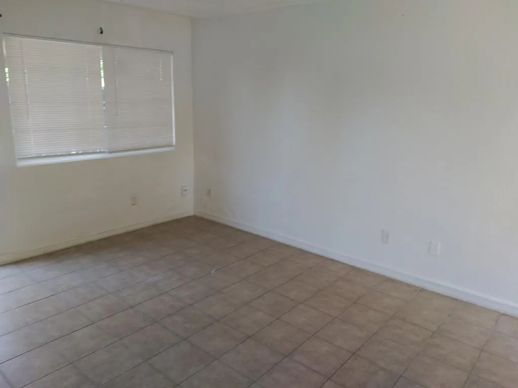 2 bed, 750 sqft, $1,050 — Photo 2