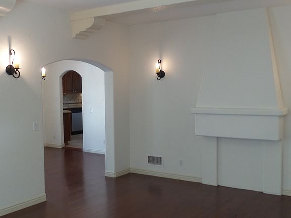 3rd image of 313 Coronado Ave