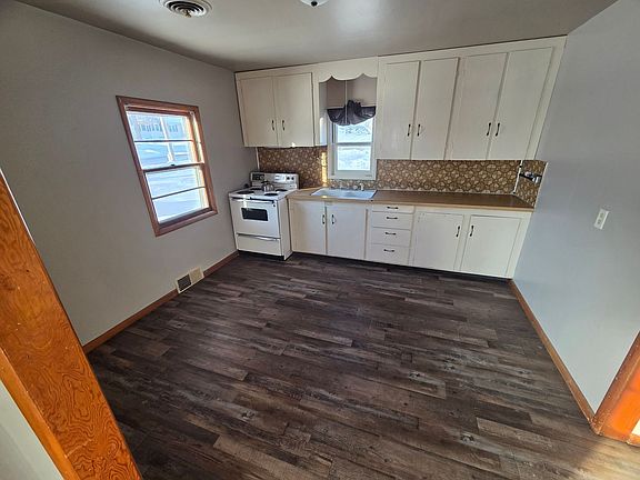 3rd image of 621 4th St